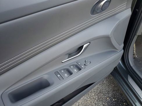 Certified 2025 Hyundai Elantra Sport image 10