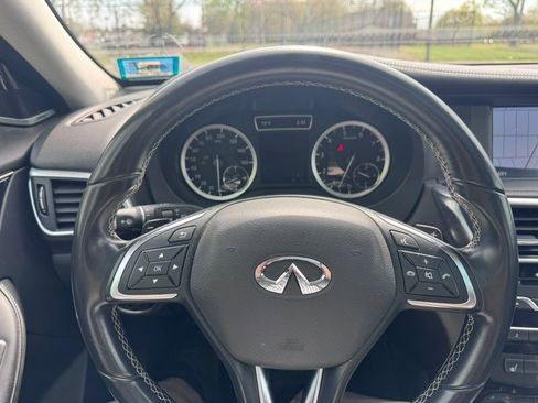 Used 2018 INFINITI QX30 Premium w/ Navigation Package AWD/4WD image 16