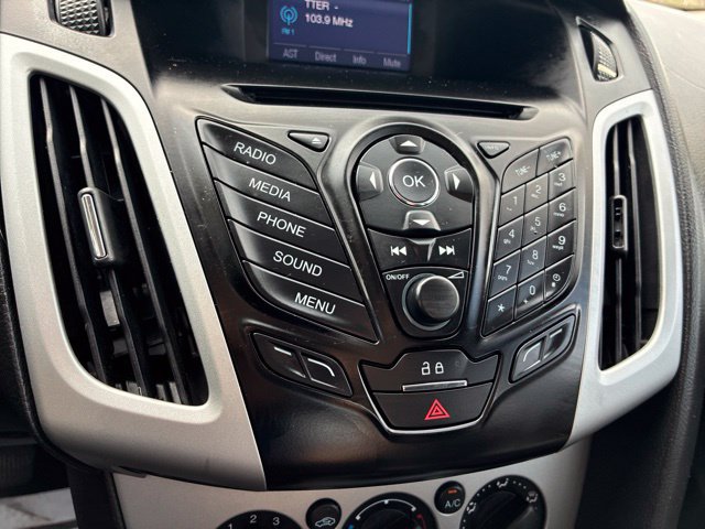 Used 2014 Ford Focus SE FWD image 22