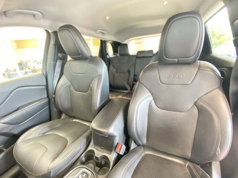 Used 2021 Jeep Cherokee Latitude Lux w/ Comfort/Convenience Group AWD/4WD image 14
