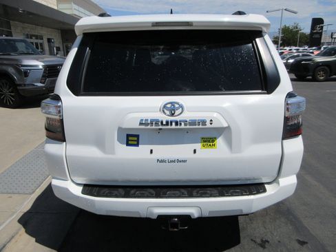 Used 2022 Toyota 4Runner SR5 Premium w/ Moonroof Package AWD/4WD image 7
