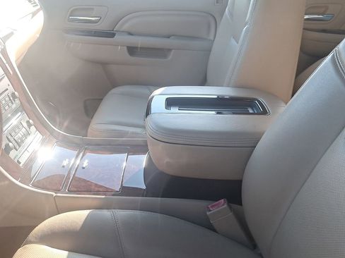 Used 2014 Cadillac Escalade ESV Premium image 6