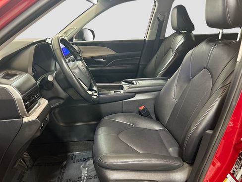 Used 2024 Toyota Grand Highlander AWD image 19