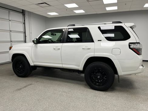 Used 2019 Toyota 4Runner SR5 Premium AWD/4WD image 7