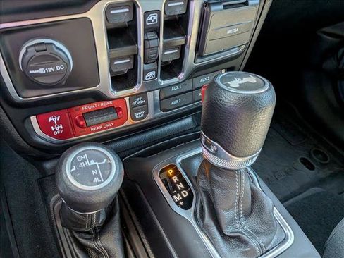 Used 2024 Jeep Wrangler Unlimited Rubicon w/ Technology Group image 12