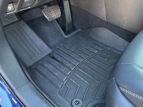 Used 2025 Toyota RAV4 Limited image 18