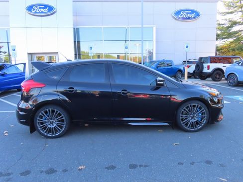 Used 2017 Ford Focus RS image 4