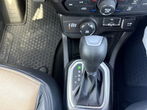 Used 2022 Jeep Renegade Latitude w/ Convenience Group image 21