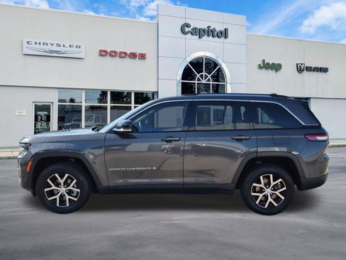 Used 2023 Jeep Grand Cherokee Limited w/ Trailer Tow Prep Group (B) AWD/4WD image 6