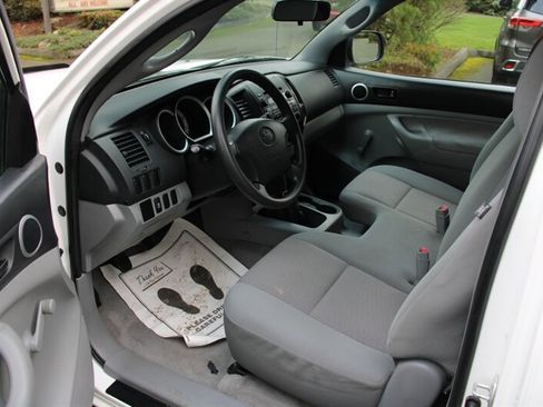 Used 2011 Toyota Tacoma 2WD Regular Cab image 5