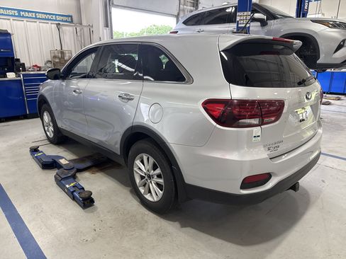 Used 2019 Kia Sorento AWD image 5