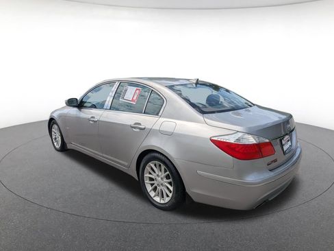 Used 2010 Hyundai Genesis 3.8 RWD image 3