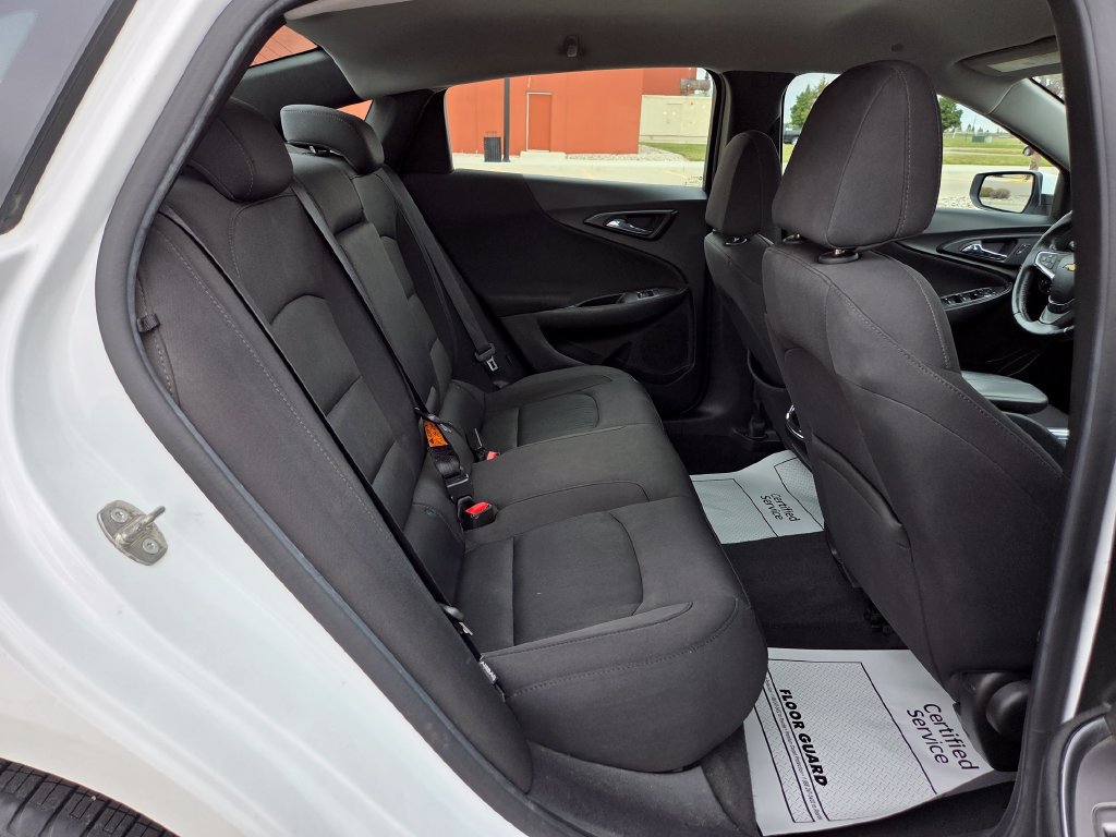 Used 2017 Chevrolet Malibu LT FWD image 31