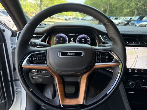 Used 2024 Jeep Grand Cherokee L Summit AWD/4WD image 24