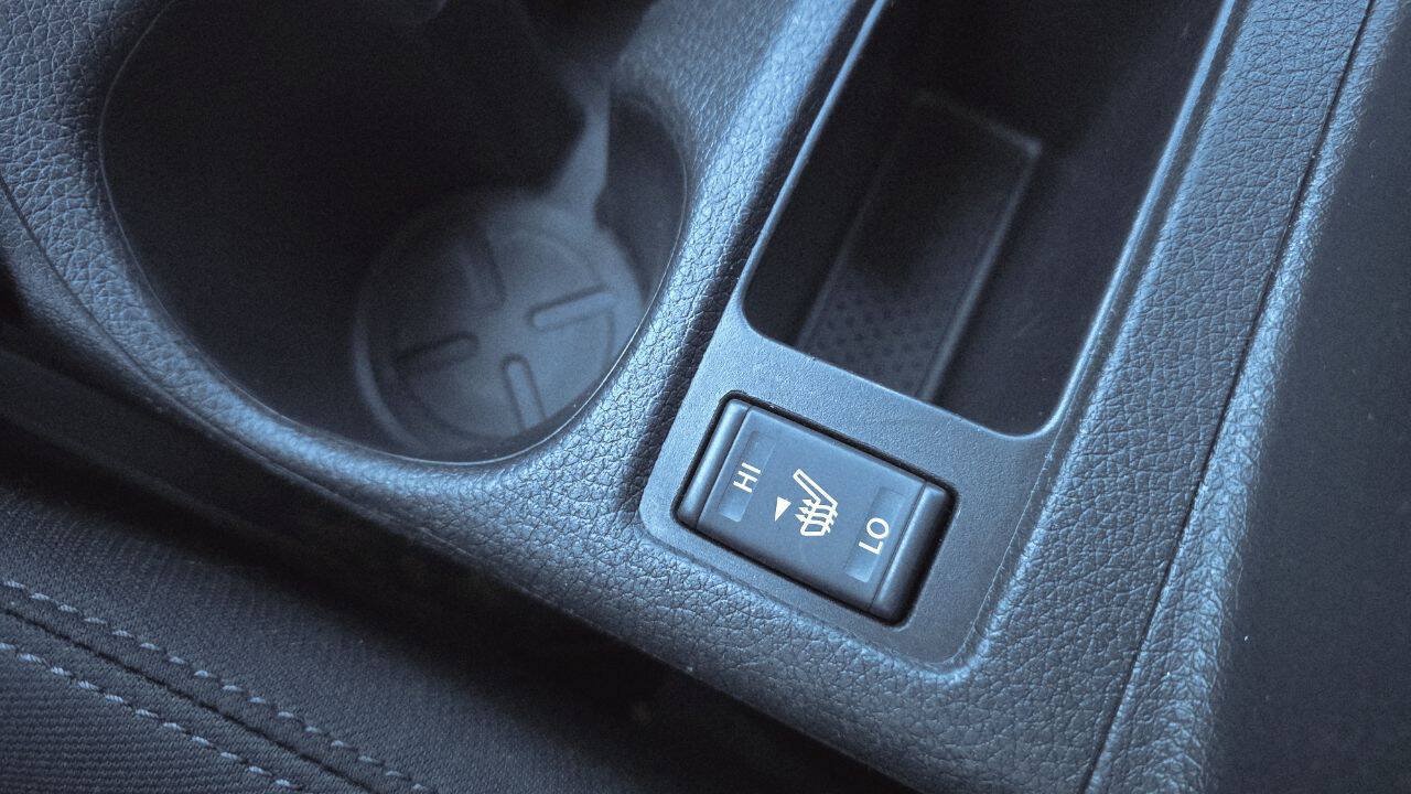 Used 2017 Nissan Rogue SV AWD/4WD image 19