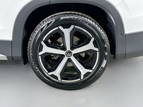 New 2026 Volkswagen Tiguan SE image 28