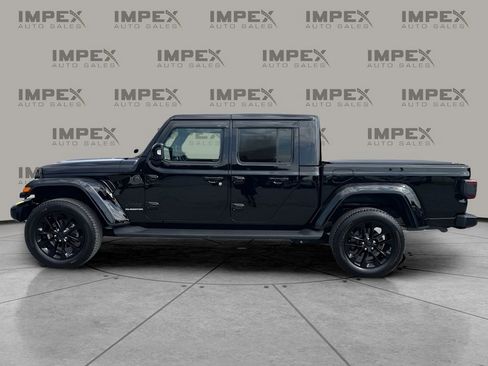 Used 2022 Jeep Gladiator Overland image 2