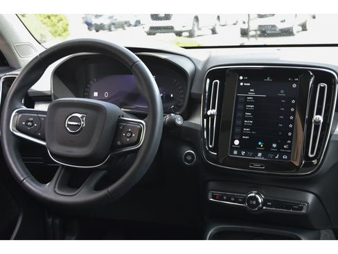 Certified 2023 Volvo XC40 B5 Plus w/ Driver Assist Package AWD/4WD image 18