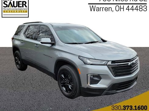 Used 2023 Chevrolet Traverse LT image 1