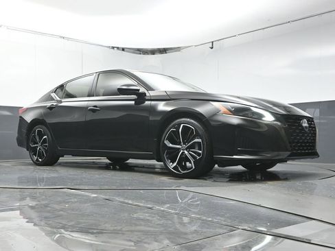 Used 2023 Nissan Altima 2.5 SR image 37