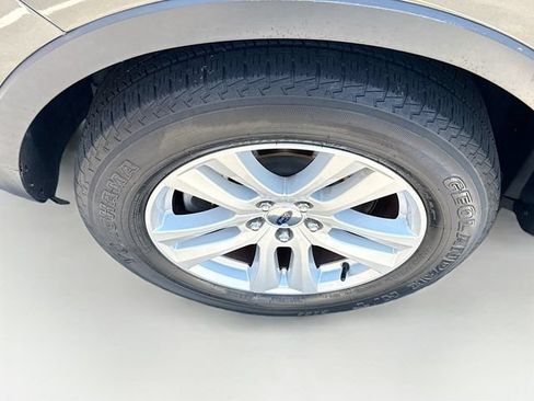 Used 2018 Ford Explorer XLT AWD/4WD image 37