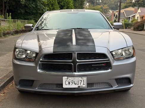 Used 2014 Dodge Charger SE RWD image 4