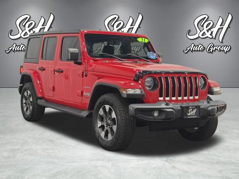 Used 2021 Jeep Wrangler Unlimited Sahara w/ Uconnect 4C Nav & Sound Group AWD/4WD image 2
