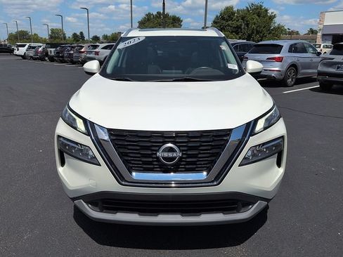 Used 2023 Nissan Rogue SV w/ SV Premium B Package FWD image 2