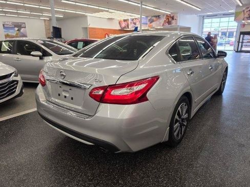Used 2016 Nissan Altima 2.5 SV w/ Convenience Package FWD image 5