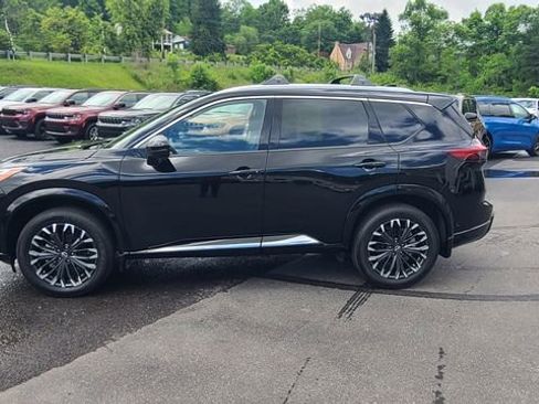 Used 2025 Nissan Rogue Platinum AWD/4WD image 2