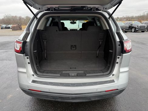 Used 2017 Chevrolet Traverse LT w/ Style and Technology Package image 6