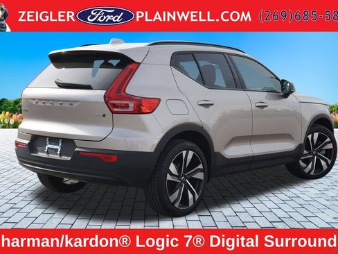 Used 2024 Volvo XC40 B5 Plus w/ Protection Package Premier AWD/4WD image 5