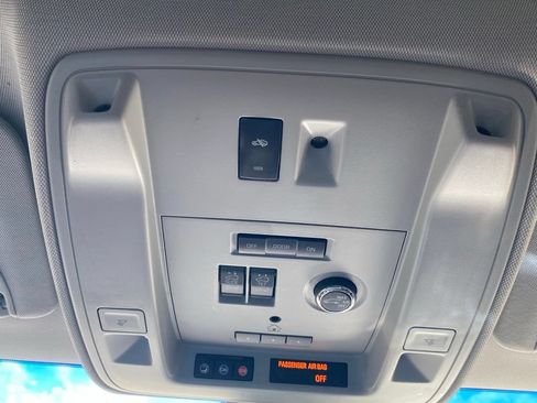 Used 2019 Cadillac Escalade Luxury RWD image 26