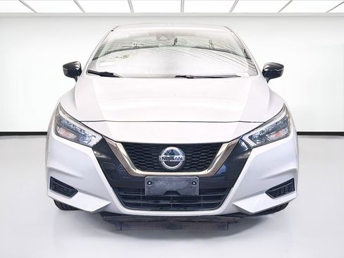 Used 2022 Nissan Versa SR image 2