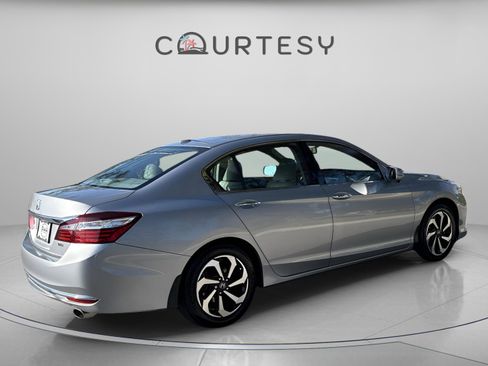 Used 2017 Honda Accord EX-L image 7