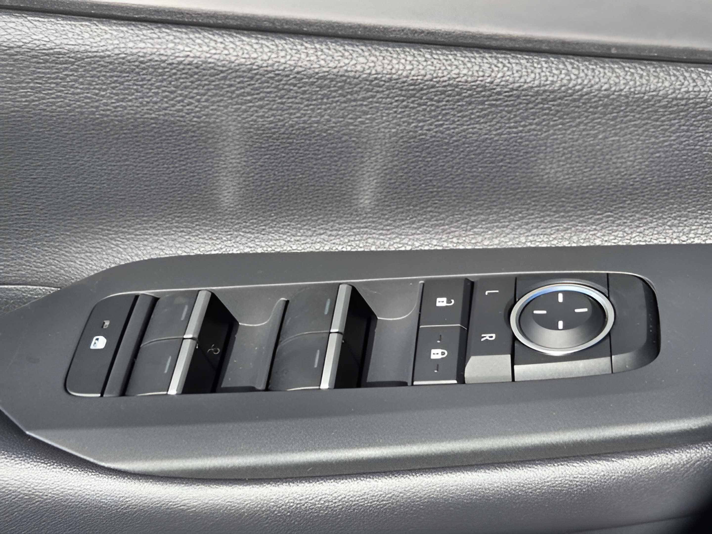 New 2026 Toyota Prius Plug-In Hybrid FWD image 14