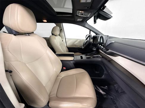 Certified 2023 Toyota Sienna XLE image 42