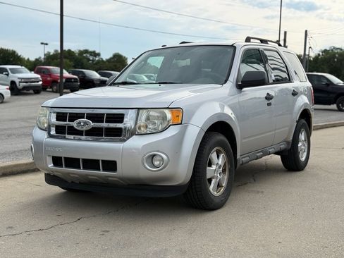 Used 2010 Ford Escape XLT FWD image 2