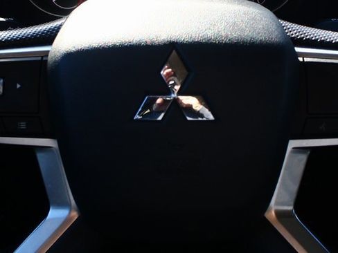 Used 2024 Mitsubishi Outlander ES image 13