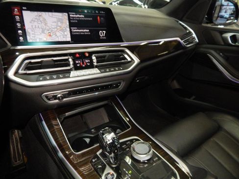 Used 2021 BMW X5 xDrive40i w/ M Sport Package image 20
