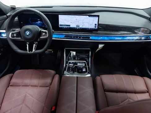 Used 2025 BMW i7 xDrive60 w/ Executive Package image 25