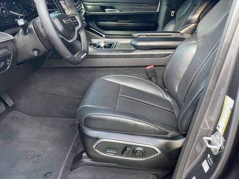 Used 2022 Jeep Wagoneer Series II RWD image 9