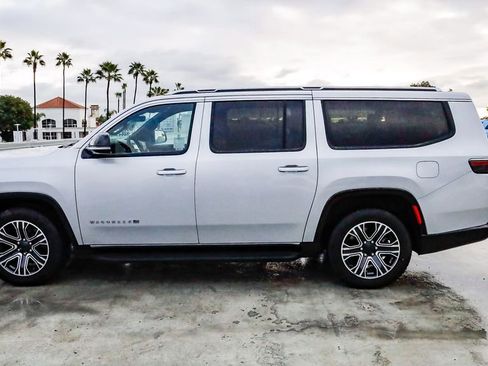 Used 2024 Jeep Wagoneer L Series II w/ Flexible Seating Group image 14