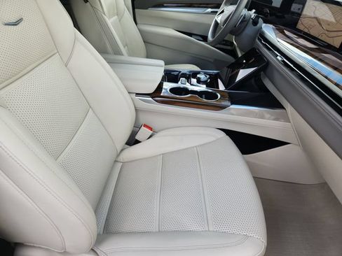 Used 2025 Cadillac Escalade ESV Sport Platinum AWD/4WD image 22