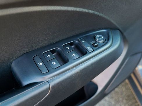 Used 2024 Hyundai Venue SEL image 17