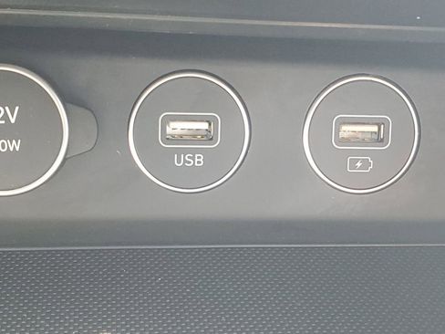 Used 2023 Genesis G70 2.0T image 32