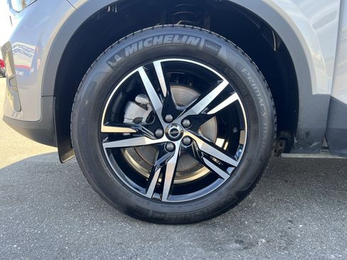 Used 2025 Volvo XC40 B5 Core image 13