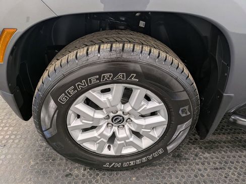 Used 2022 Nissan Frontier SV w/ Technology Package AWD/4WD image 7