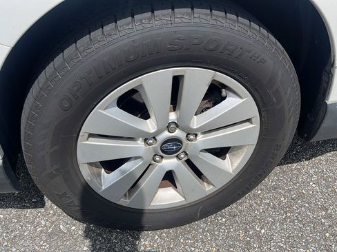 Used 2015 Subaru Outback 2.5i Premium AWD/4WD image 2