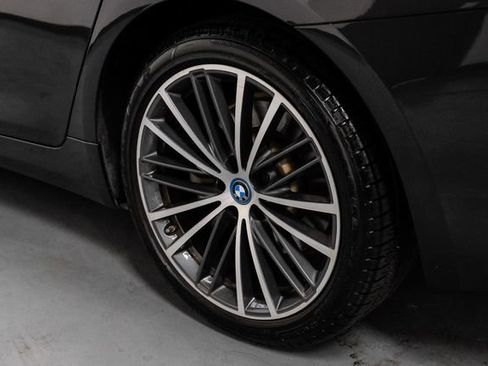 Used 2022 BMW 530e w/ Premium Package image 60